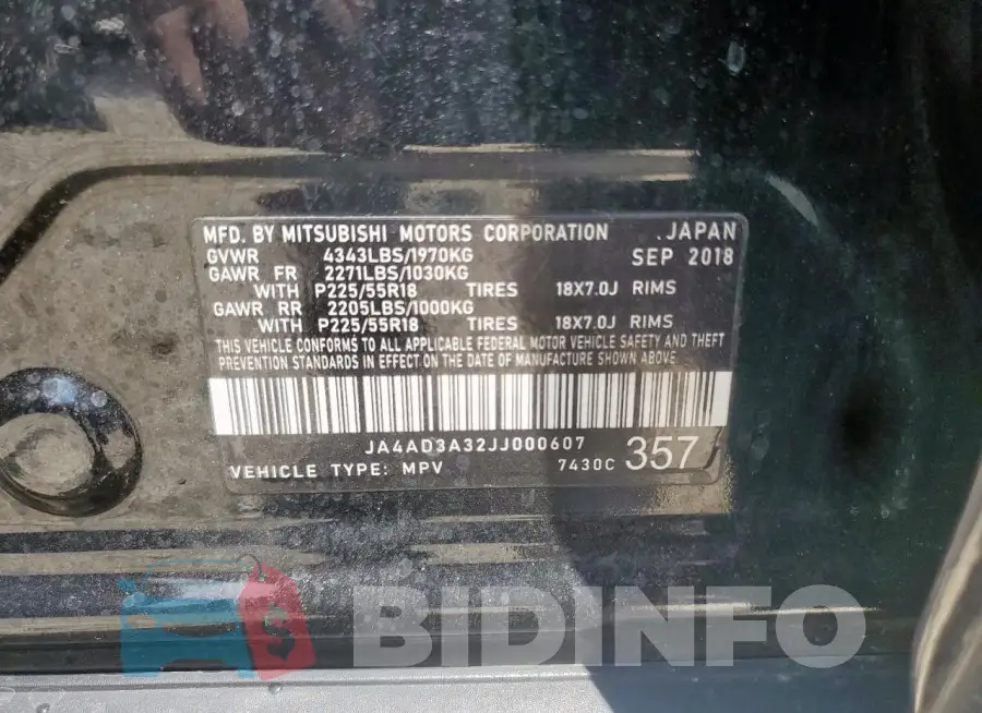 JA4AD3A32JJ000607 Photo# 14