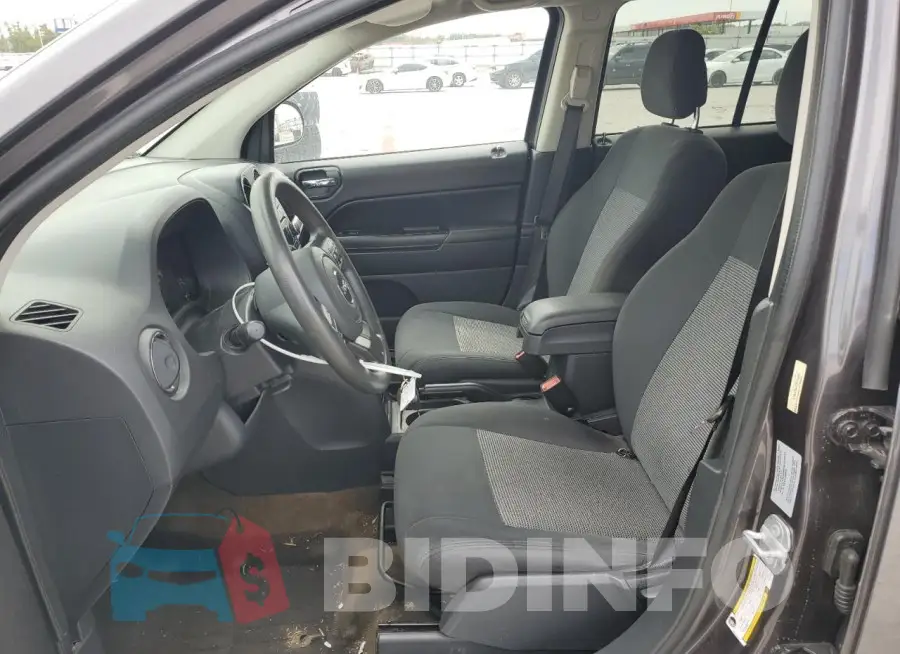 1C4NJCBA7GD715452 Photo# 7