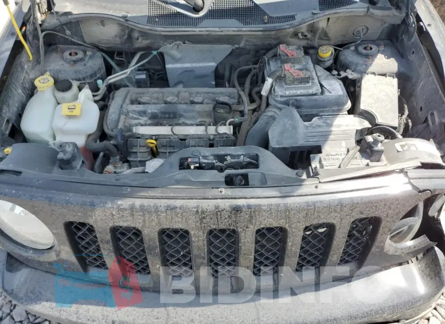 1C4NJPFA2GD769811 Photo# 12