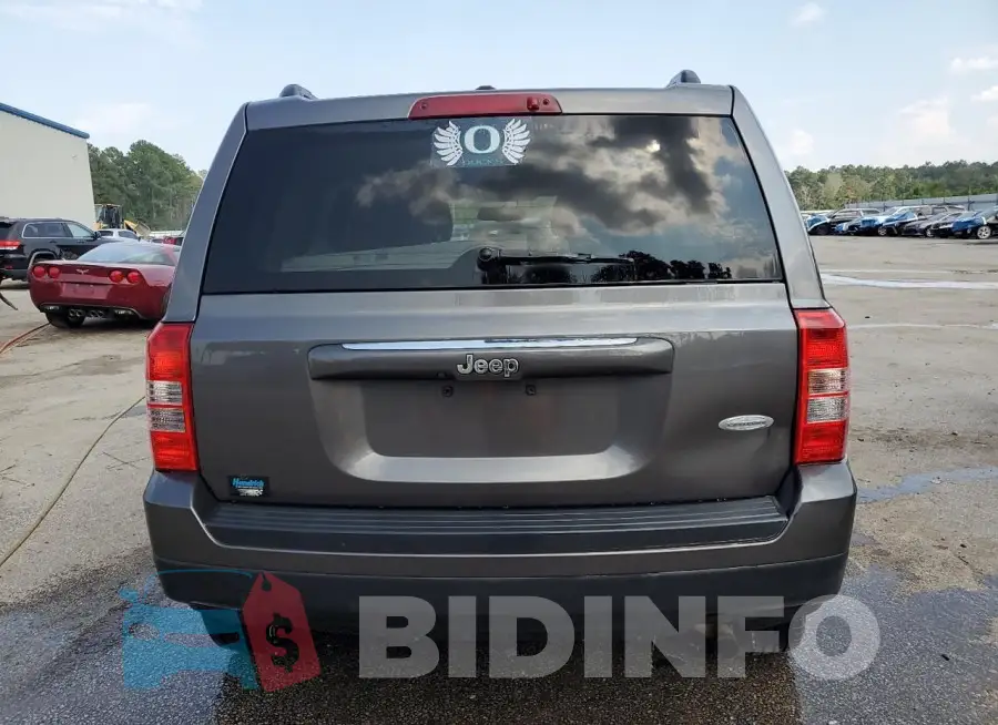 1C4NJPFB9GD503050 Photo# 6