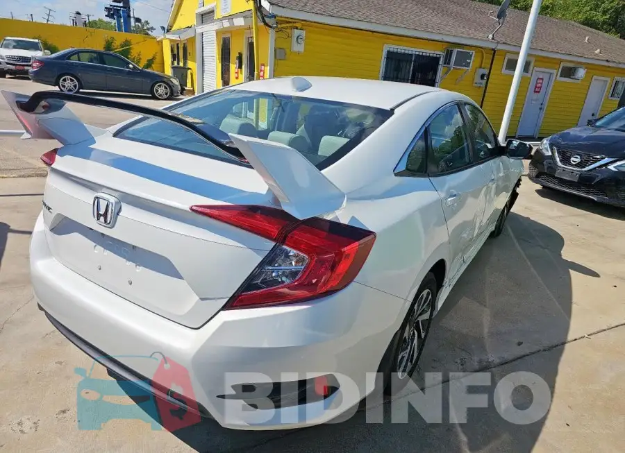 19XFC2F72HE065811 Photo# 4