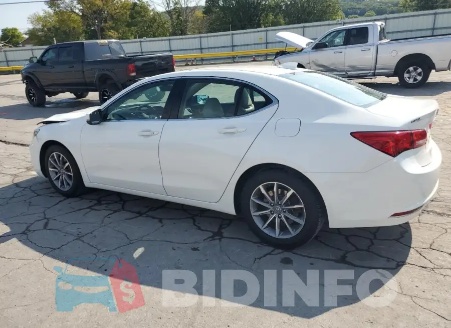 19UUB1F52JA001796 Photo# 2