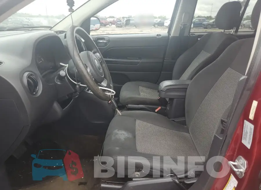 1C4NJDBBXGD741977 Photo# 7