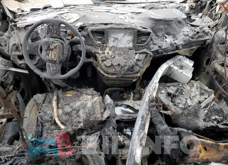 2C4RC1EG1JR139362 Photo# 8
