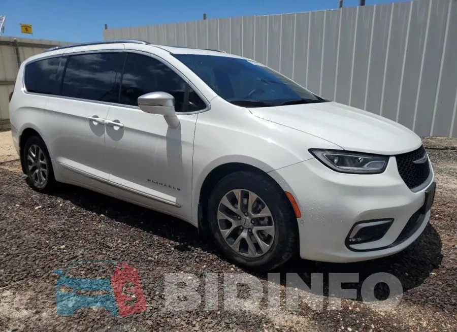 2C4RC1N72NR224815 Photo# 4
