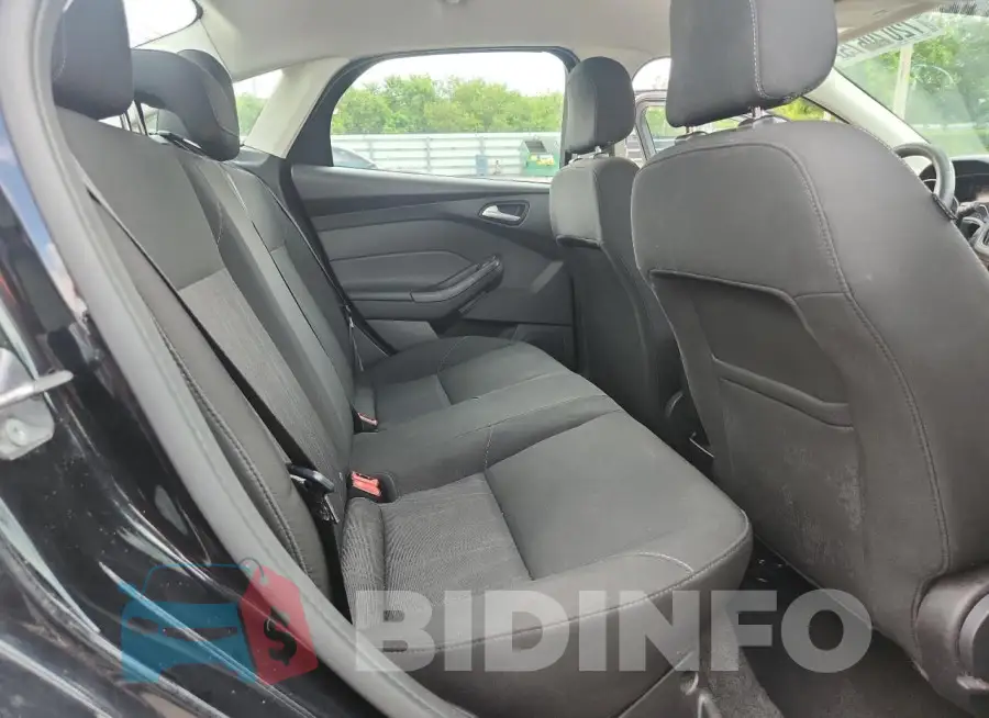 1FADP3F2XJL315949 Photo# 10