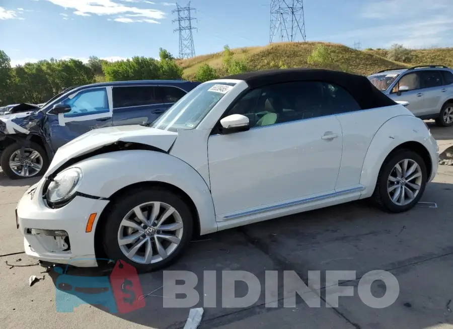 3VW517AT2HM825130 Photo# 1