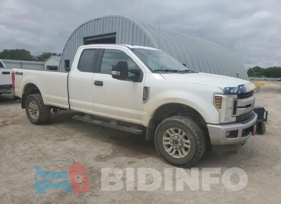 1FT7X2B68JEB68710 Photo# 4