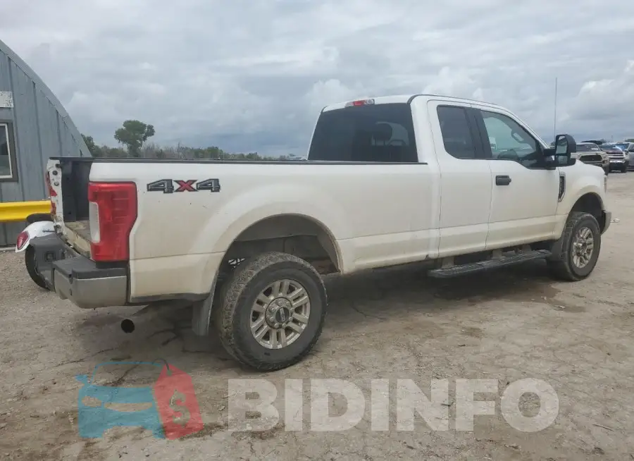 1FT7X2B68JEB68710 Photo# 3