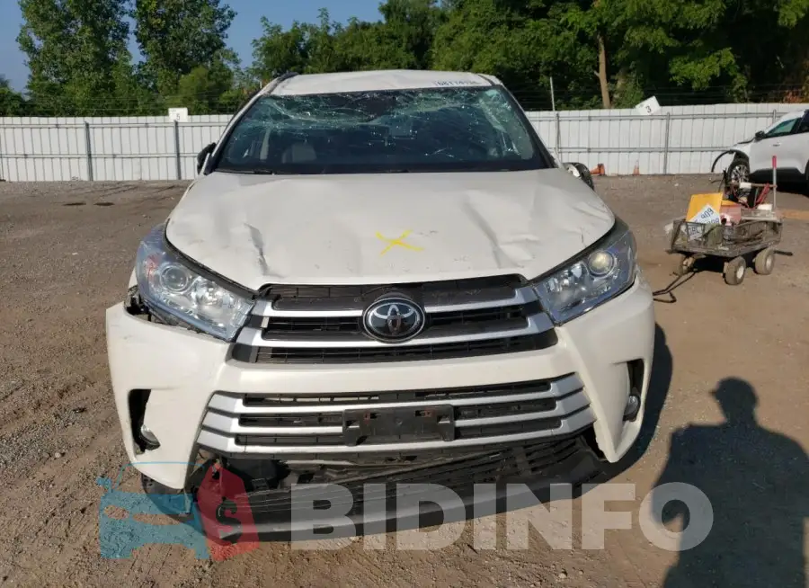 5TDBZRFH2JS817825 Photo# 5