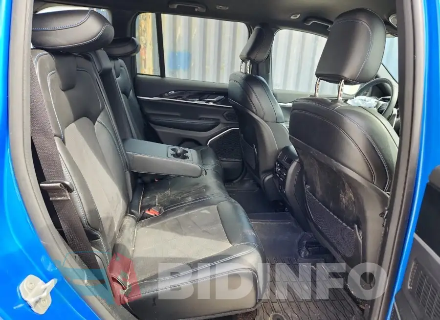1C4RJYC66N8742401 Photo# 11