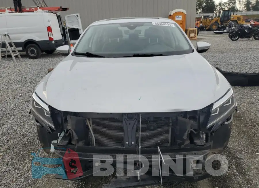 1VWSA7A38MC008193 Photo# 5