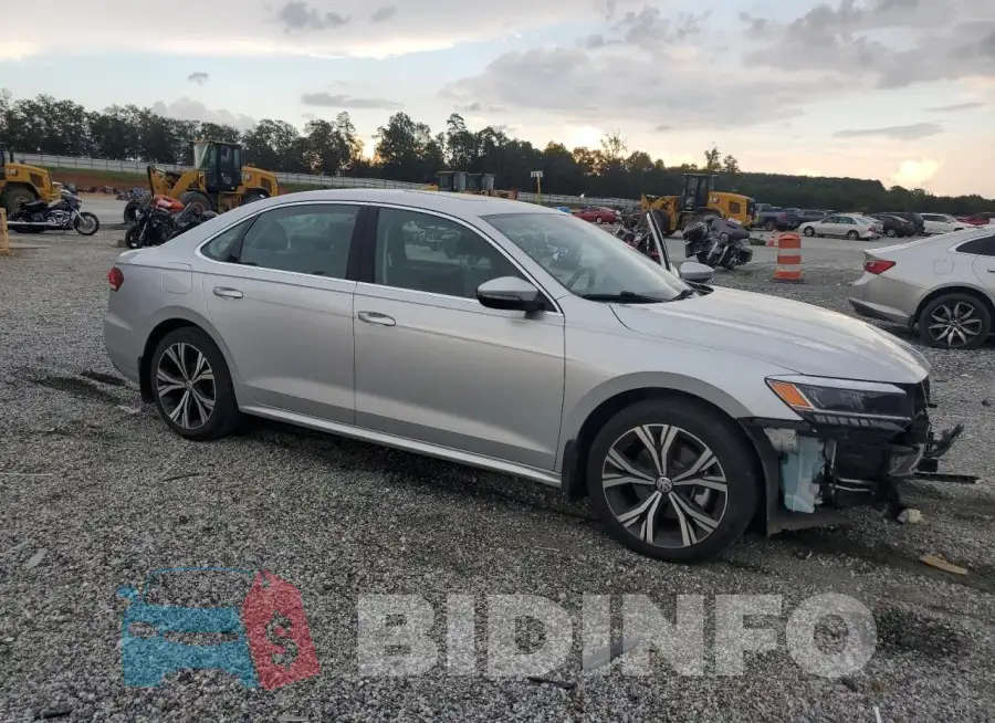 1VWSA7A38MC008193 Photo# 4