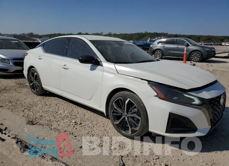 1N4BL4CV1PN377342 Photo# 4