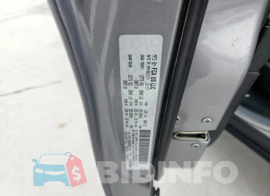 1C4PJLCB8JD620275 Photo# 12