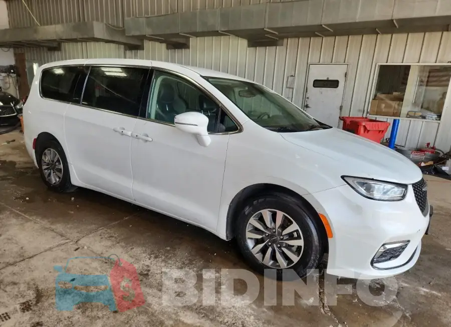 2C4RC1L70NR147946 Photo# 4