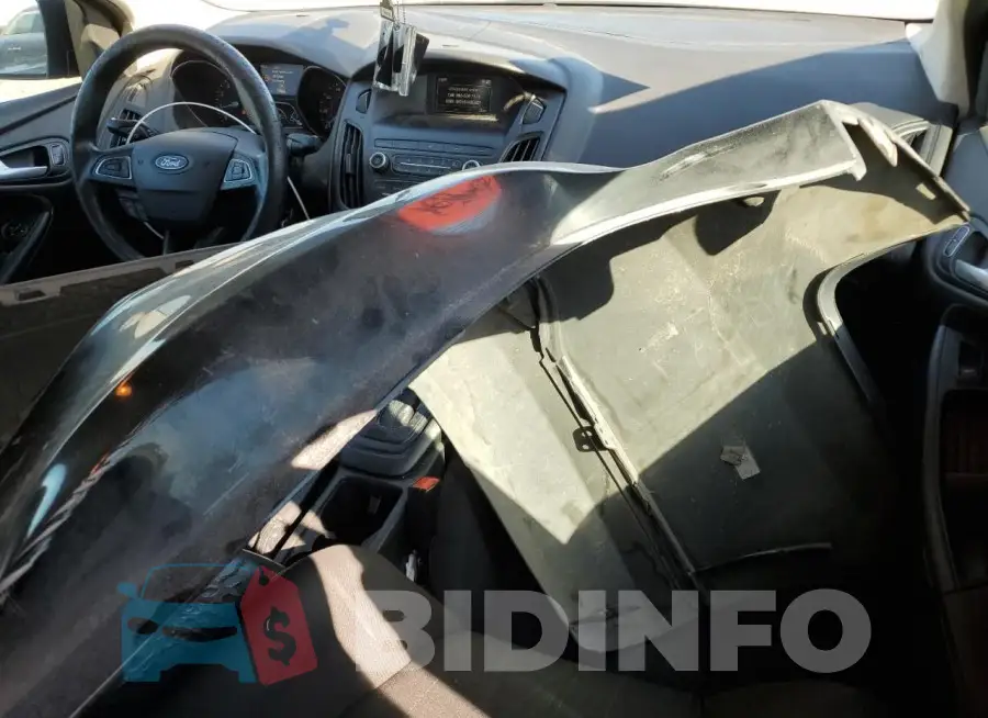 1FADP3F20JL260847 Photo# 8
