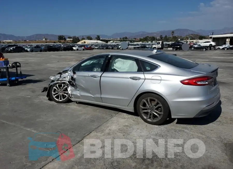 3FA6P0RUXKR105228 Photo# 2