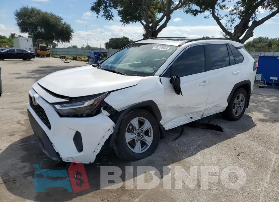 2T3P1RFV8RC399012 Photo# 1
