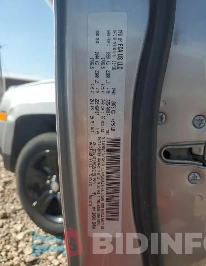 1C4NJRFB0HD206195 Photo# 13
