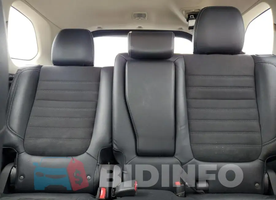 JA4AD3A35KZ008607 Photo# 10