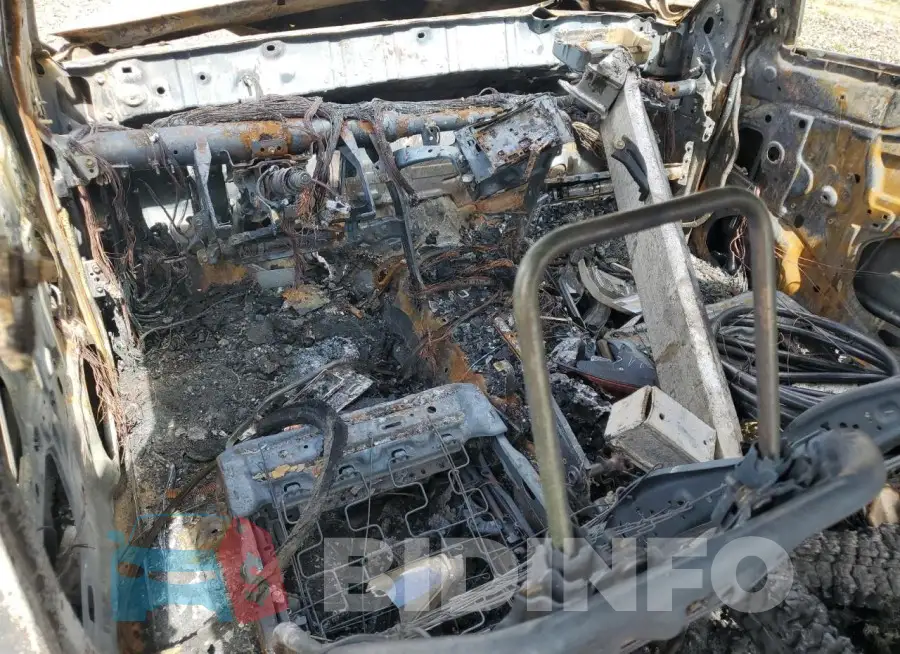 3TMCZ5AN4KM268317 Photo# 8
