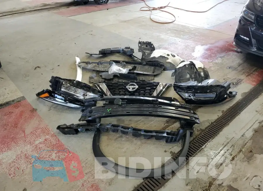 JN8BT3CBXPW463287 Photo# 13