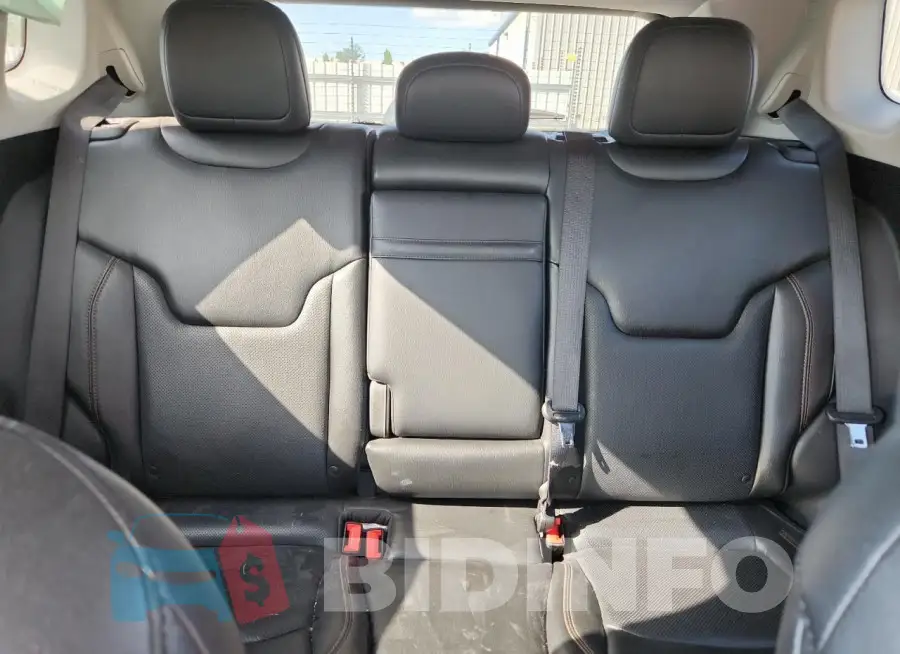 3C4NJDCB8JT463564 Photo# 10