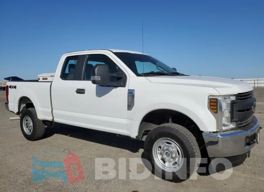 1FT7X2B63JEB11766 Photo# 4