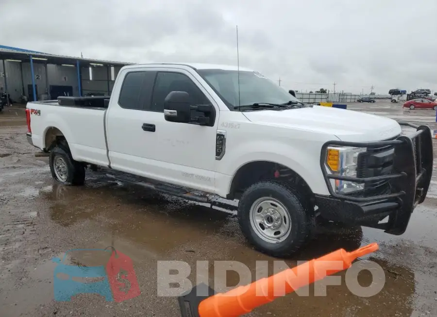 1FT7X2B67HED50926 Photo# 4