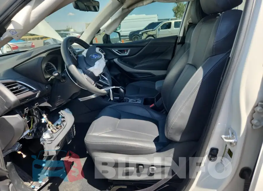 JF2SKALC4RH481059 Photo# 7