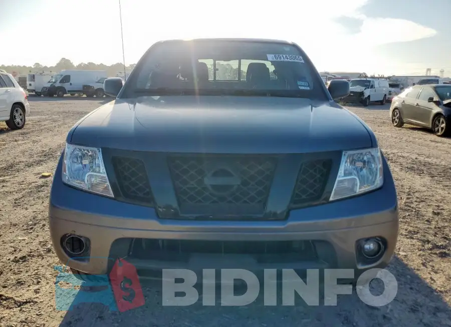 1N6ED0EAXLN702018 Photo# 5