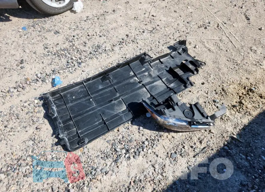 3TYAX5GN6NT047864 Photo# 12