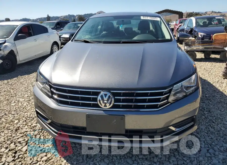 1VWLA7A33KC005395 Photo# 5