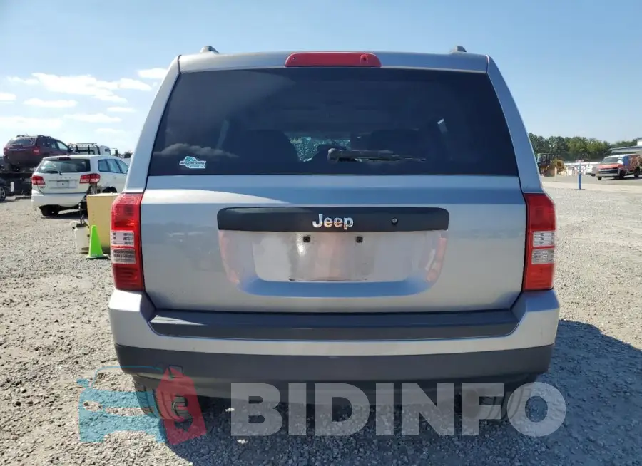1C4NJPBB7GD628781 Photo# 6