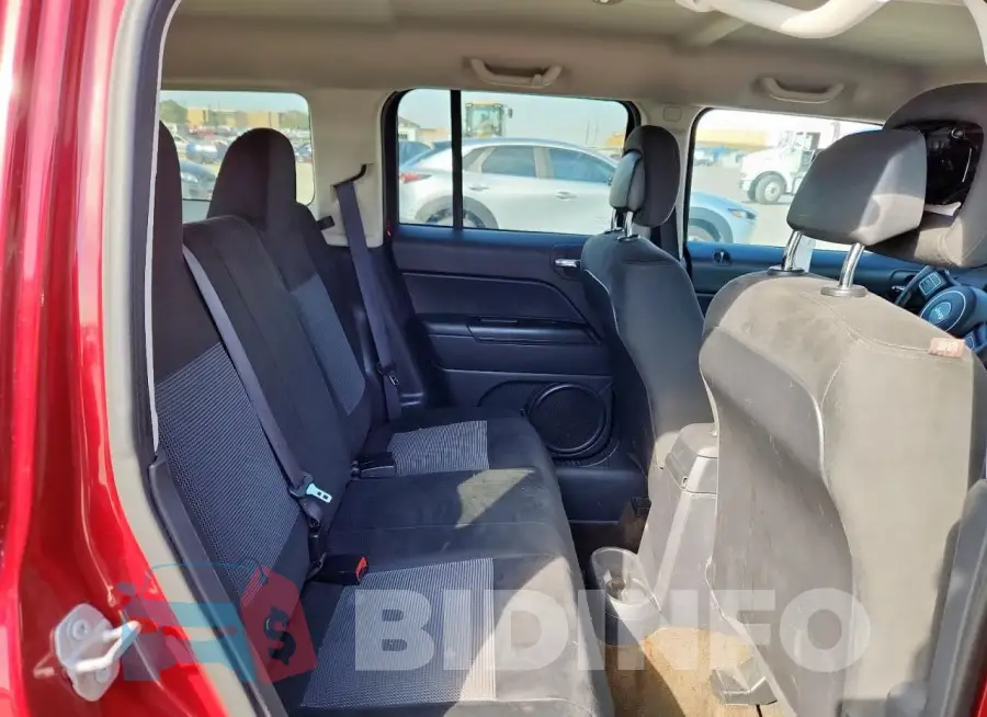 1C4NJPBB9GD659546 Photo# 11
