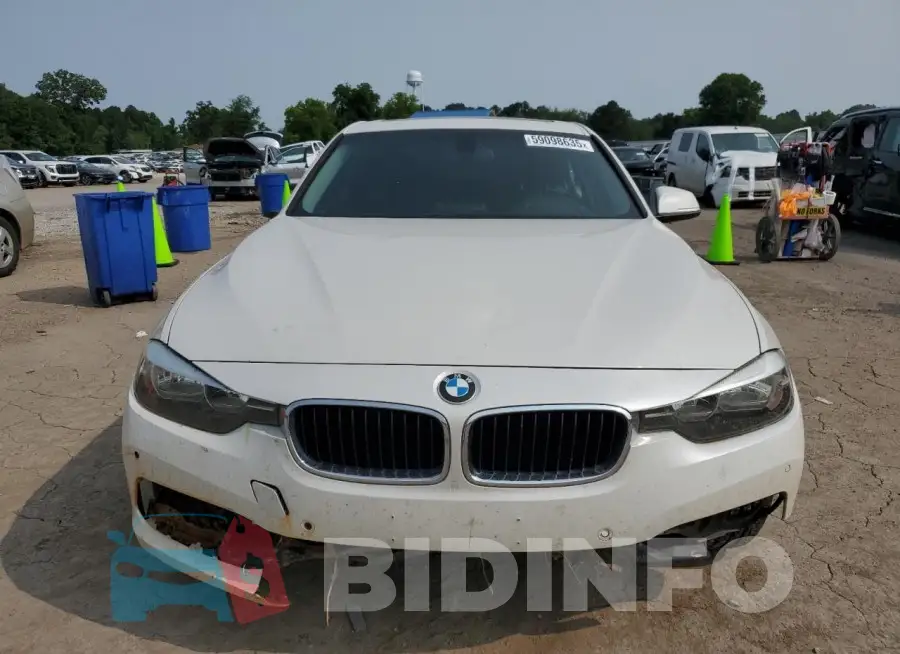 WBA8A9C53GK619232 Photo# 5