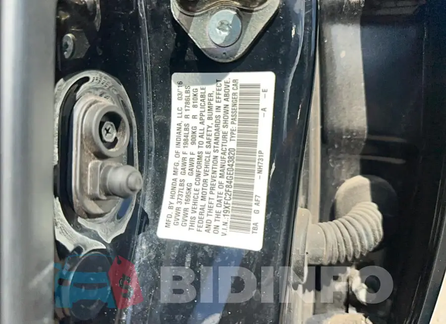 19XFC2F84GE043820 Photo# 10