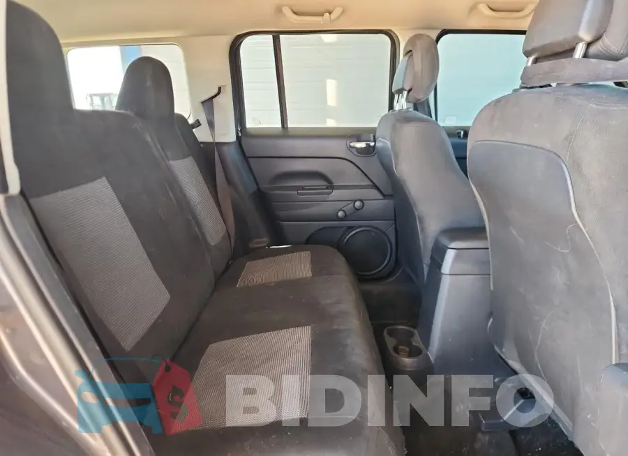 1C4NJPBBXHD202536 Photo# 11