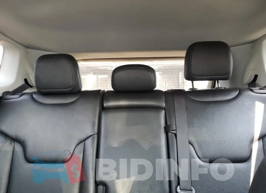 3C4NJDCB3LT178421 Photo# 10