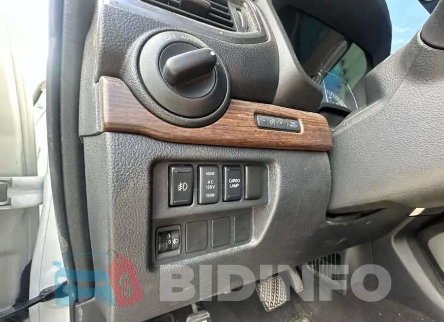 1N6BA1F40JN515281 Photo# 13