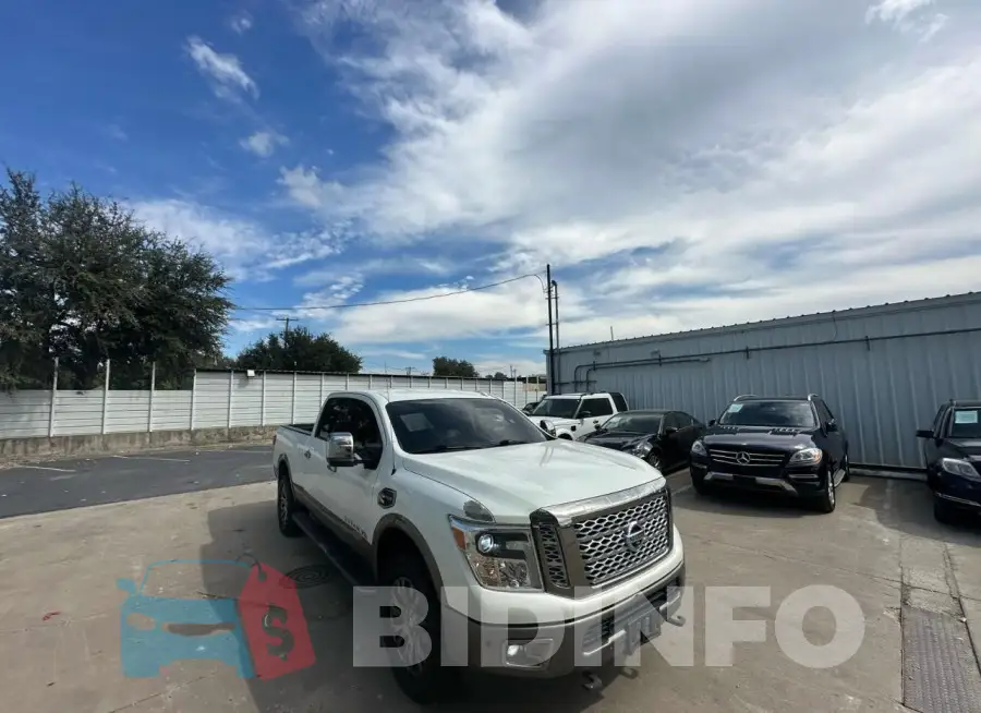 1N6BA1F40JN515281 Photo# 1