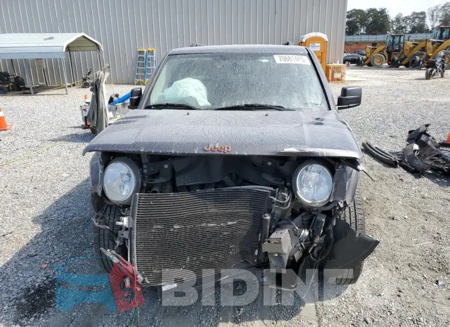 1C4NJPBB7HD137788 Photo# 5