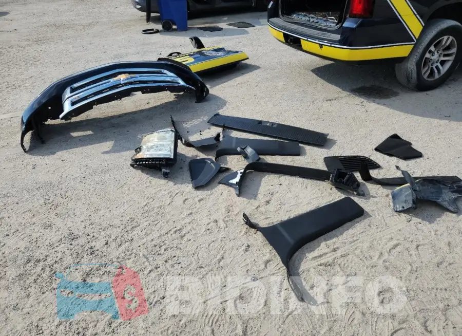 1GNSCKKC8JR150753 Photo# 13