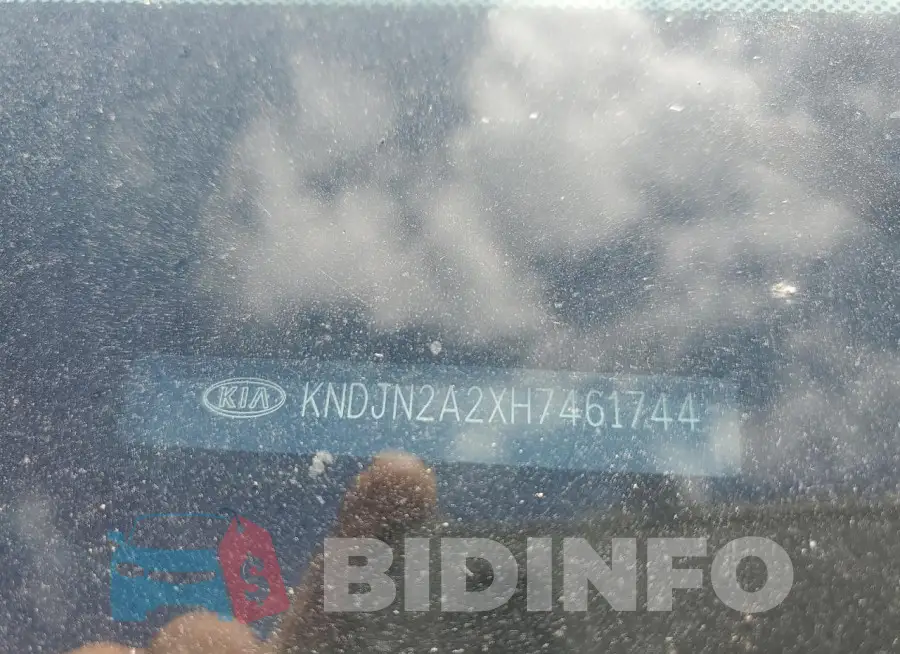 KNDJN2A2XH7461744 Photo# 12
