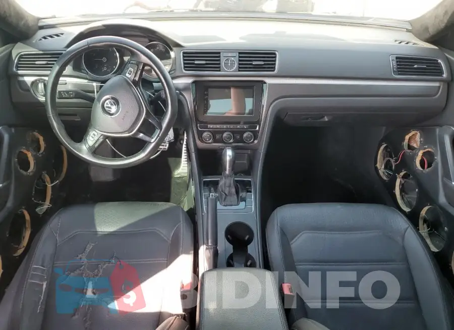1VWDT7A38HC028761 Photo# 8