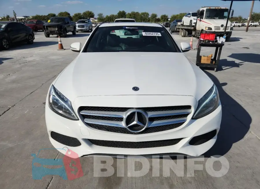 55SWF4HB1JU240634 Photo# 5