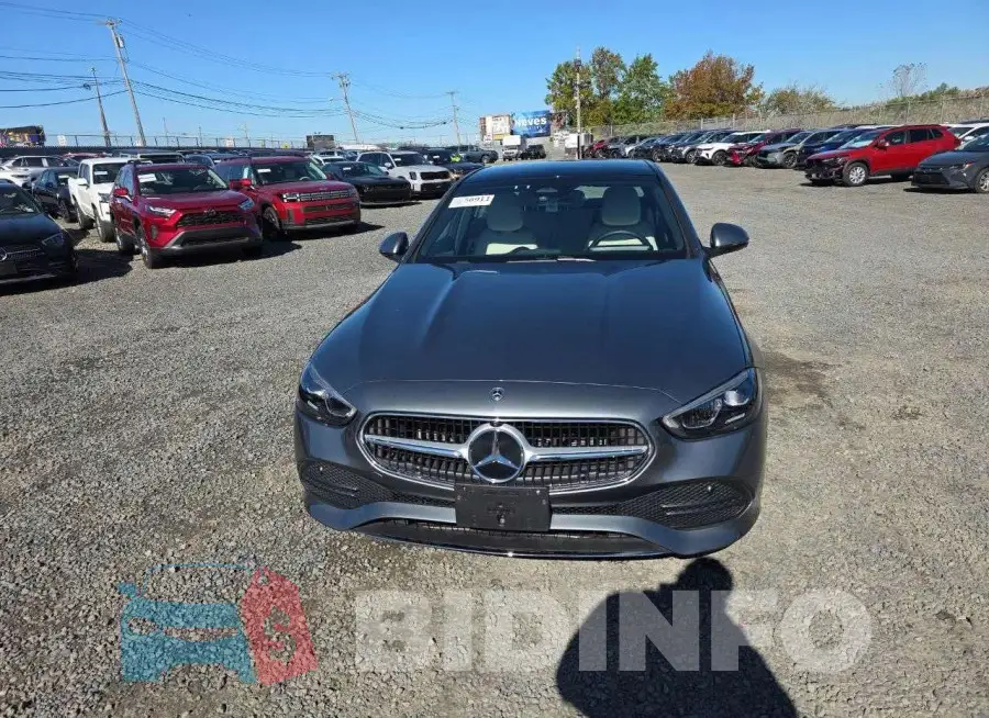 W1KAF4HB1SR252859 Photo# 5