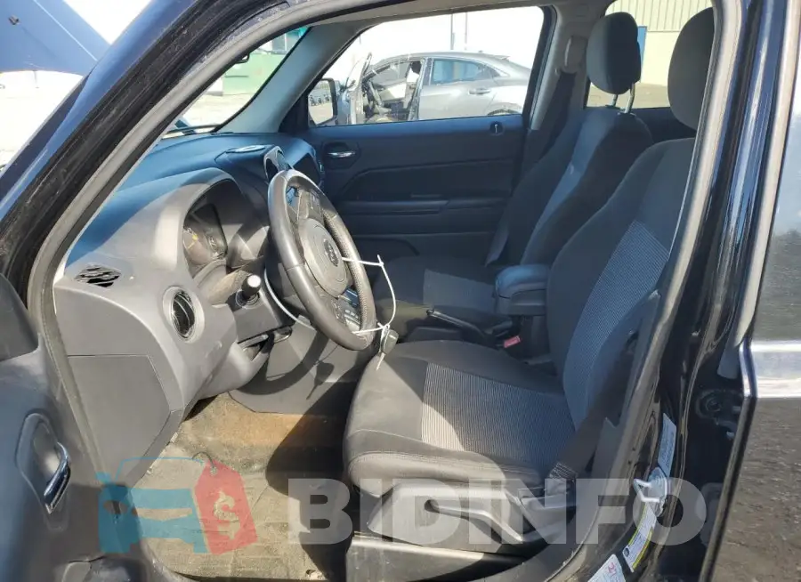 1C4NJPFB1HD183305 Photo# 7