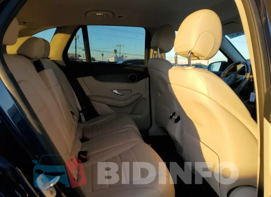 WDC0G4JB7GF052388 Photo# 11